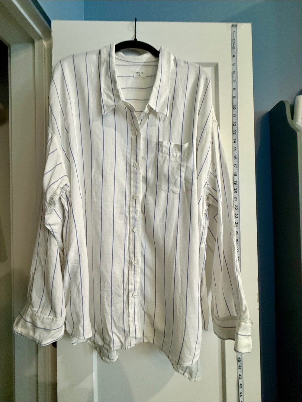 Wilfred (Aritzia) White Button-Down Shirt with Blue Stripes -size XL